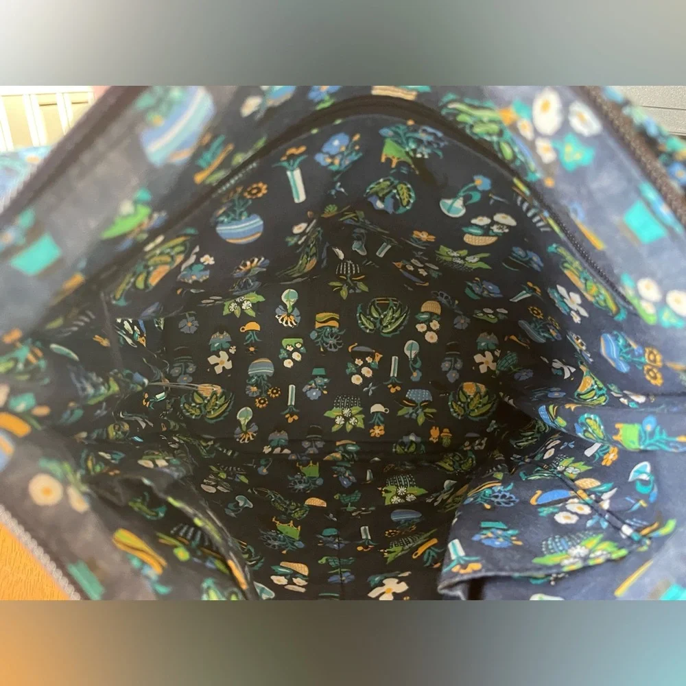 Vera Bradley Dreamer Paisley bucket bag - Picture 6 of 6